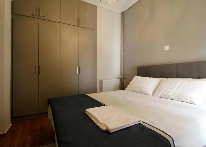 Luxury Flat In Hilton, Central Athens, 3\' Metro, Vfm!